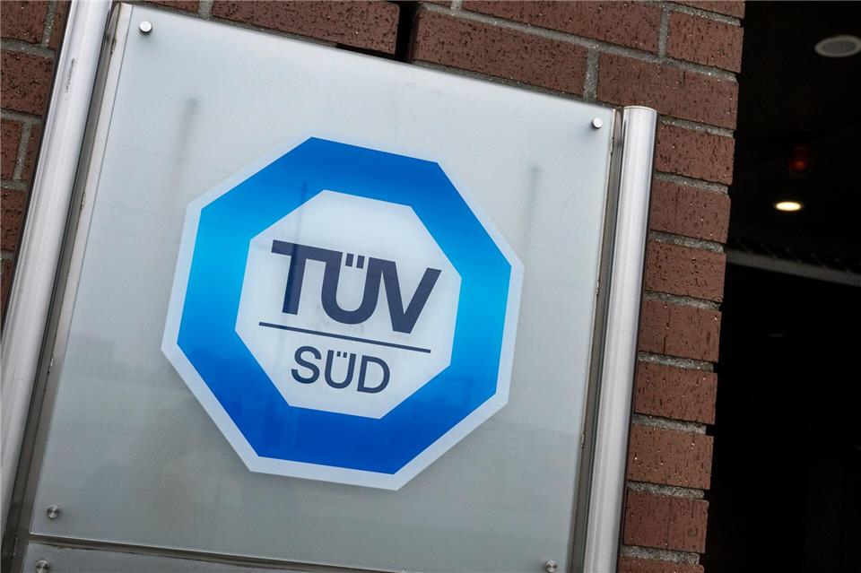 Der TÜV Süd will weiter wachsen - beim Umsatz und bei der Mitarbeiterzahl. (Archivbild)Peter Kneffel/dpa