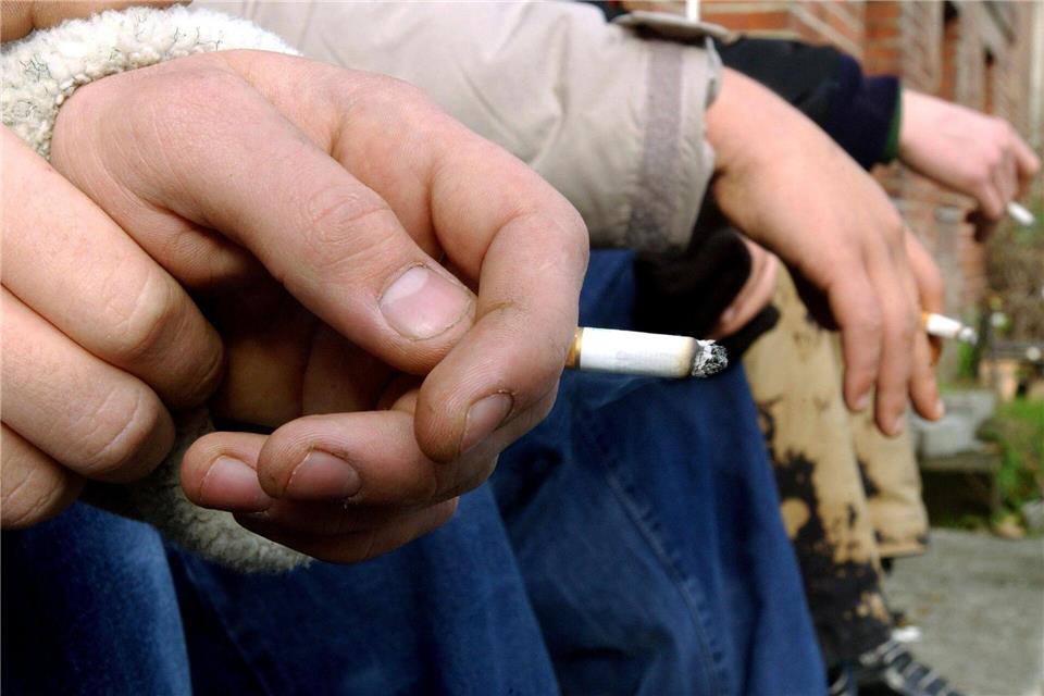 Der Tabakkonsum unter Jugendlichen ist laut den Forschern viel zu hoch. (Symbolbild)Patrick Pleul/Zentralbild/dpa