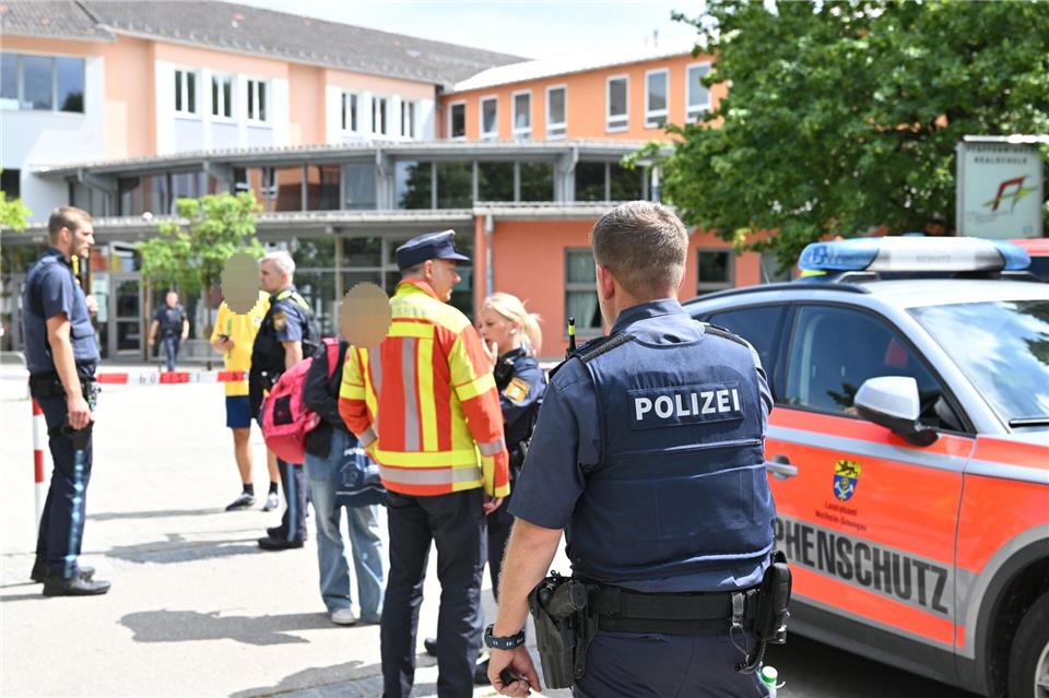 Der Täter hat möglicherweise auch eine Schusswaffe bei sich gehabt.Lennart Preiss/dpa