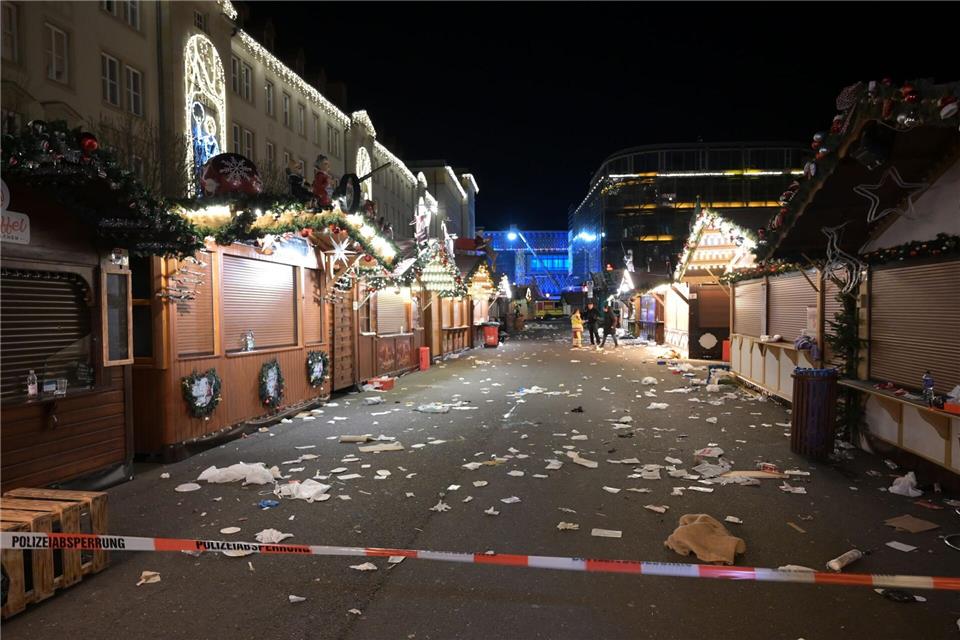 Der Täter raste mit einem 340 PS starken Mietwagen über den Weihnachtsmarkt. (Archivbild)Heiko Rebsch/dpa