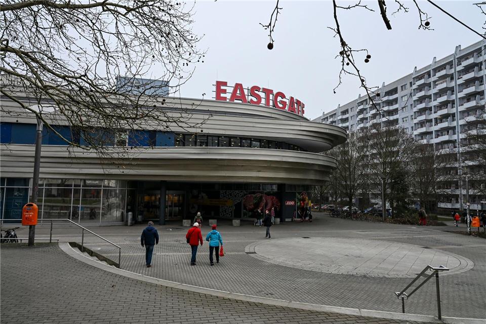 Der Täter schlug in einem Juwelier- und Uhrengeschäft im Eastgate zu. (Archivbild)Jens Kalaene/dpa