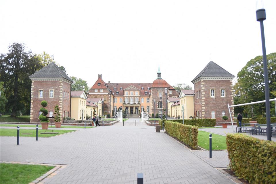 Hotelbetrieb im Schloss Velen wird wieder aufgenommen Der Tagungsbetrieb im Schloss Velen öffnet wieder nach dem Brand im März.