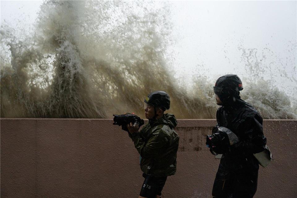 Der Taifun „Ragasa“ im September war einer der schwersten Stürme der zu Ende gegangenen Wirbelsturmsaison. In Hongkong richtete er Schäden an. (Archivbild)Vernon Yuen/Nexpher via ZUMA Press Wire/dpa