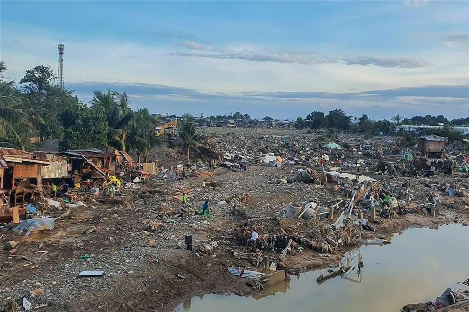 Der Taifun hatte mit heftigem Wind und Starkregen gewütet.Philippine Red Cross/XinHua/dpa