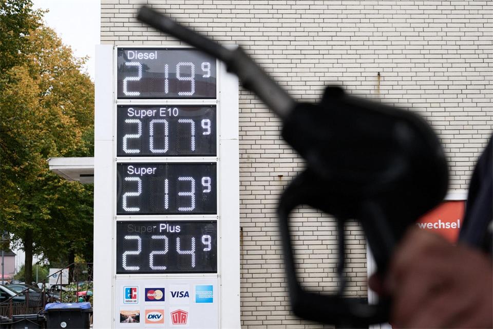 Der Tankrabatt soll Autofahrer angesichts hoher Spritpreise vorübergehend entlasten. (Archivbild)Sina Schuldt/dpa