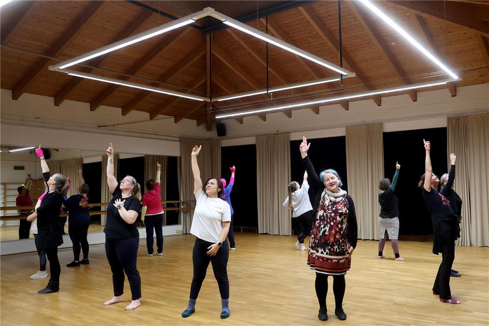 Der Tanz soll Stärke und Solidarität symbolisieren.Bernd Wüstneck/dpa