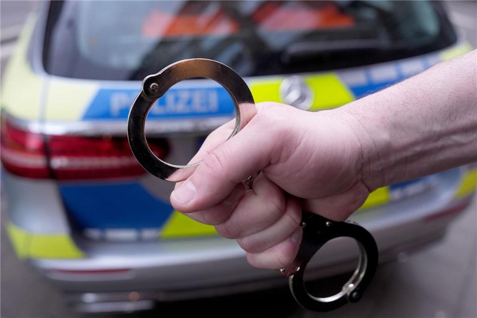 Der Tatverdächtige kam in ein Untersuchungsgefängnis. (Symbolbild)Marcus Brandt/dpa