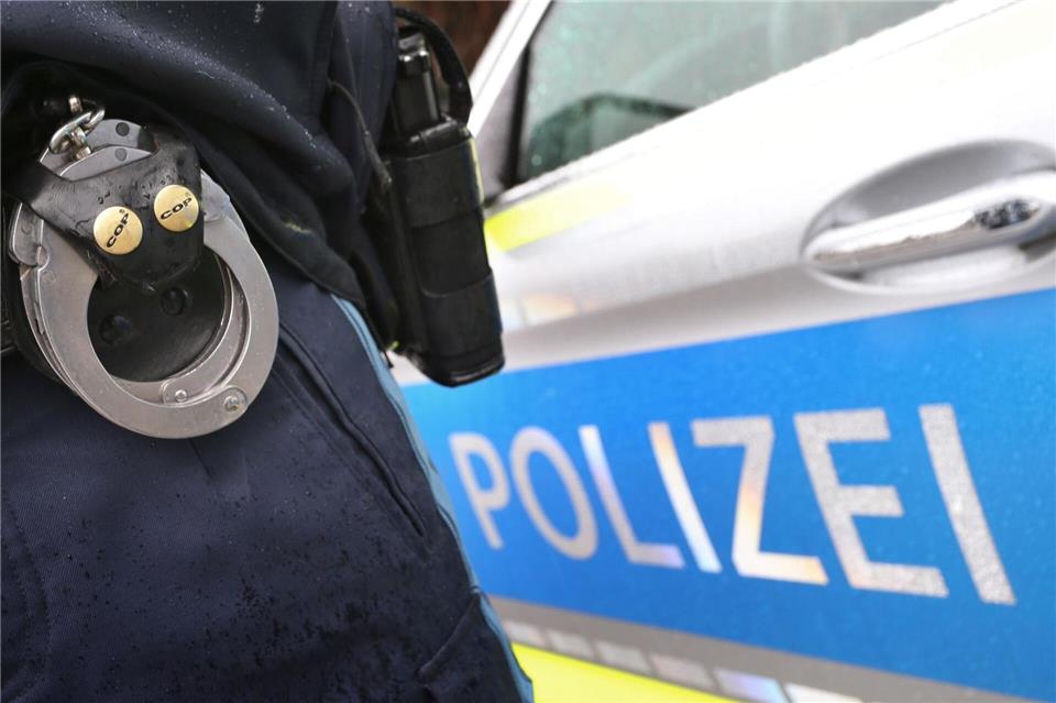 Der Tatverdächtige wurde von der Polizei festgenommen und sitzt nun in Untersuchungshaft. (Symbolbild)Karl-Josef Hildenbrand/dpa