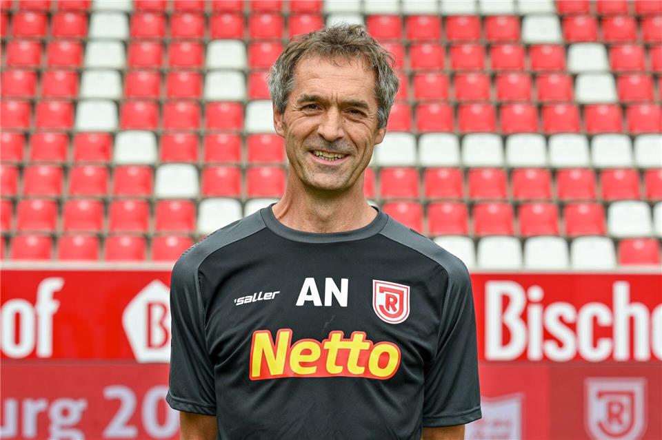 Der Teamarzt des Fußball-Drittligisten bekommt einen FIFA-Preis. Armin Weigel/dpa