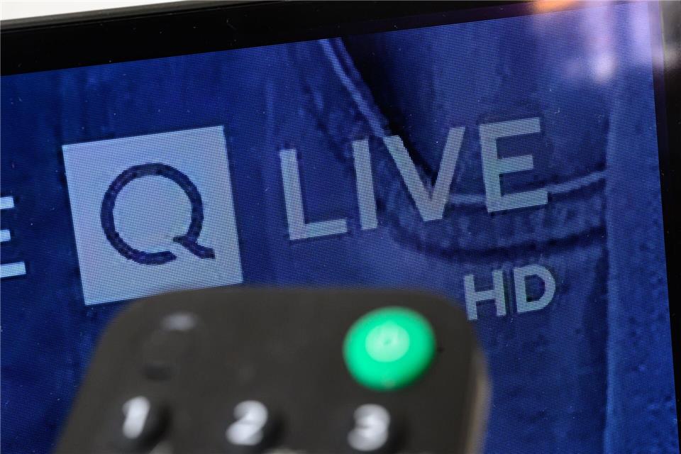 Der Teleshopping-Sender QVC streitet sich vor dem NRW-Oberverwaltungsgericht mit der Landesmedienanstalt. (Symbolbild)Hendrik Schmidt/dpa