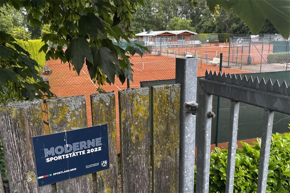 Der Tennisverein Velen erhält einen Zuschuss für einen Mähroboter.