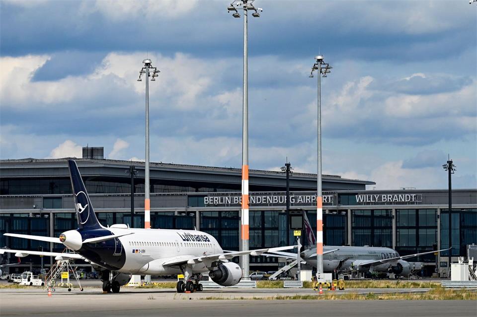 Der Terminal 1 ist evakuiert worden. (Archivbild)Jens Kalaene/dpa
