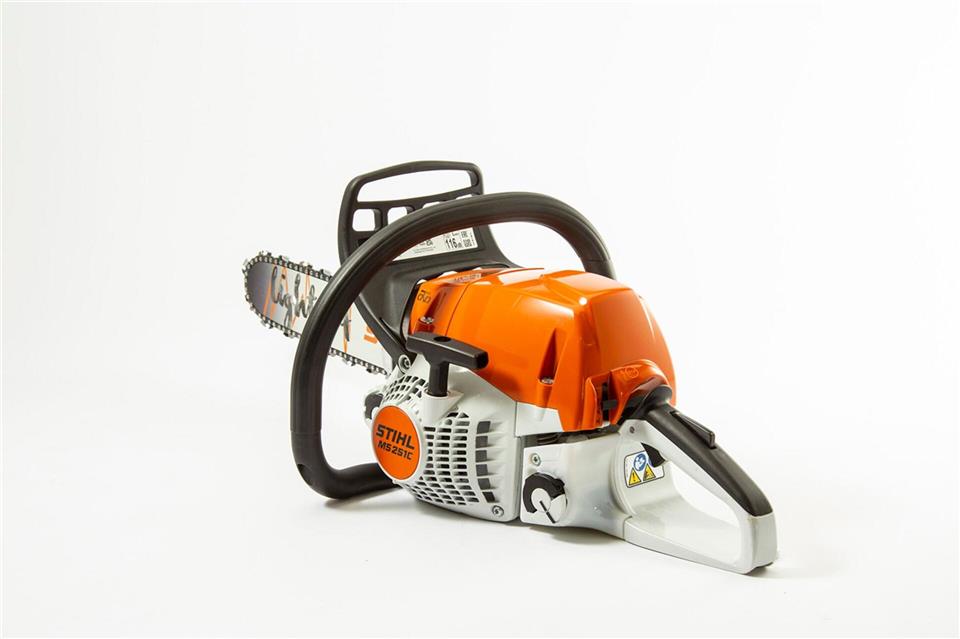 Der Testsieger, die Stihl MS 251 C-BE für 754 Euro, erhielt als einzige Motorsäge im Test die Note „sehr gut“ (1,3).Claudio Kalex/SidM/selbst.de/dpa-tmn