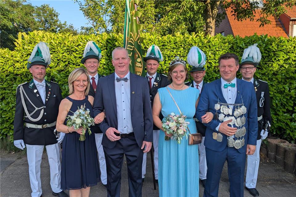 Der Thron im Jubiläumsjahr von Homer (von links): Silke Hüging und Bernd Stenkamp sowie das Königspaar Melanie Stenkamp und Rainer Hüging.
