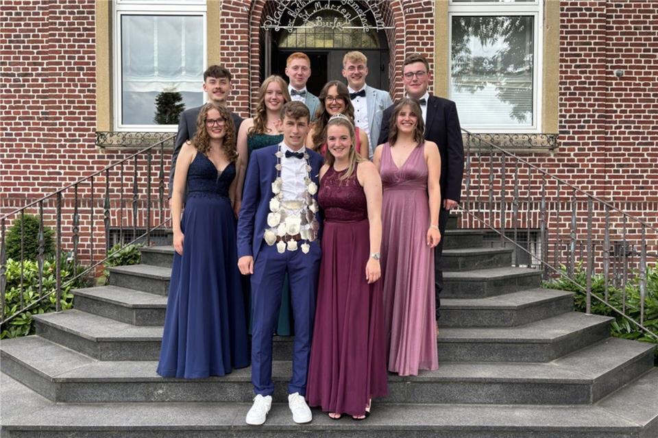 Der Thron um König Ben Robers und Königin Marie Linfert freut sich auf die letzten Tage im Amt.