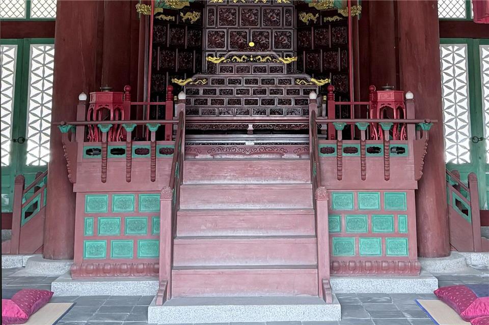 Der Thronsaal Geunjeongjeon im Palast Gyeongbokgung diente als Hauptthronhalle der Joseon-Dynastie.Annette Meinke-Carstanjen/dpa-tmn
