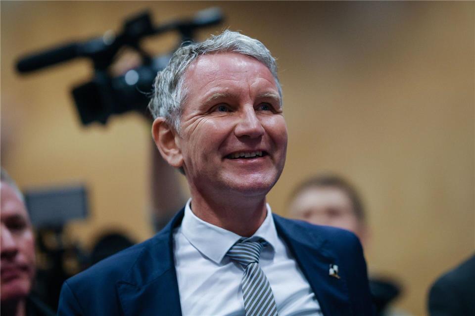 Der Thüringer AfD-Landeschef in der vollen Wittumhalle. Christoph Schmidt/dpa