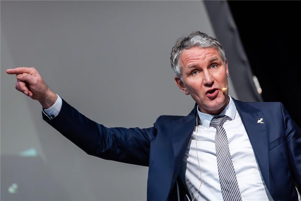 Der Thüringer AfD-Landeschef in der vollen Wittumhalle. Christoph Schmidt/dpa