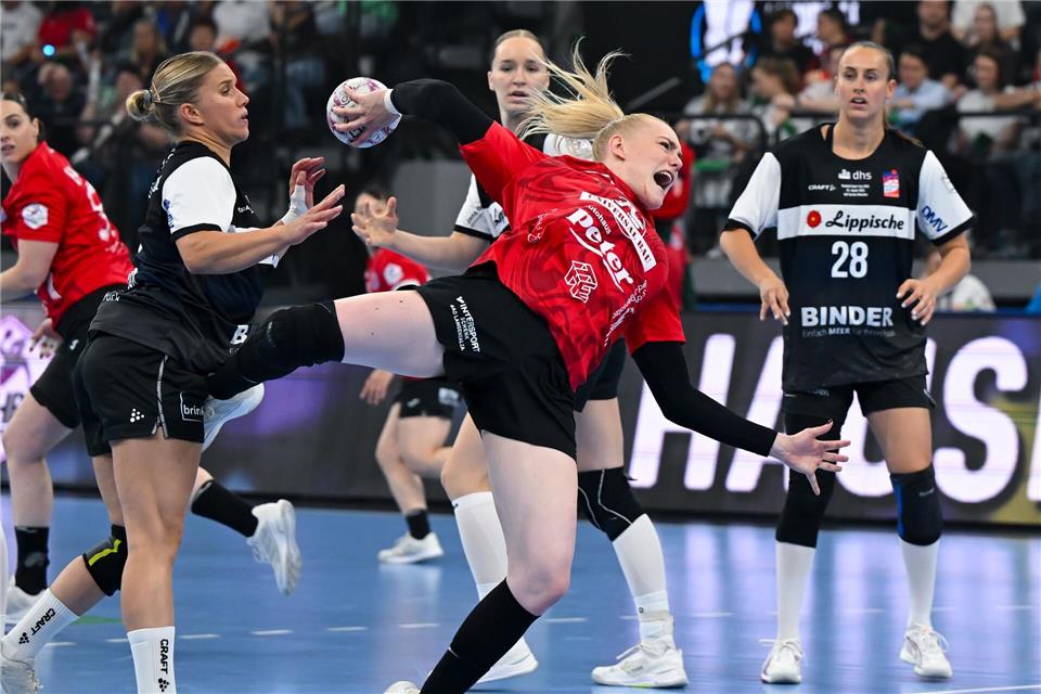 Der Thüringer HC hat zum vierten Mal den Handball-Supercup gewonnen.Sven Hoppe/dpa