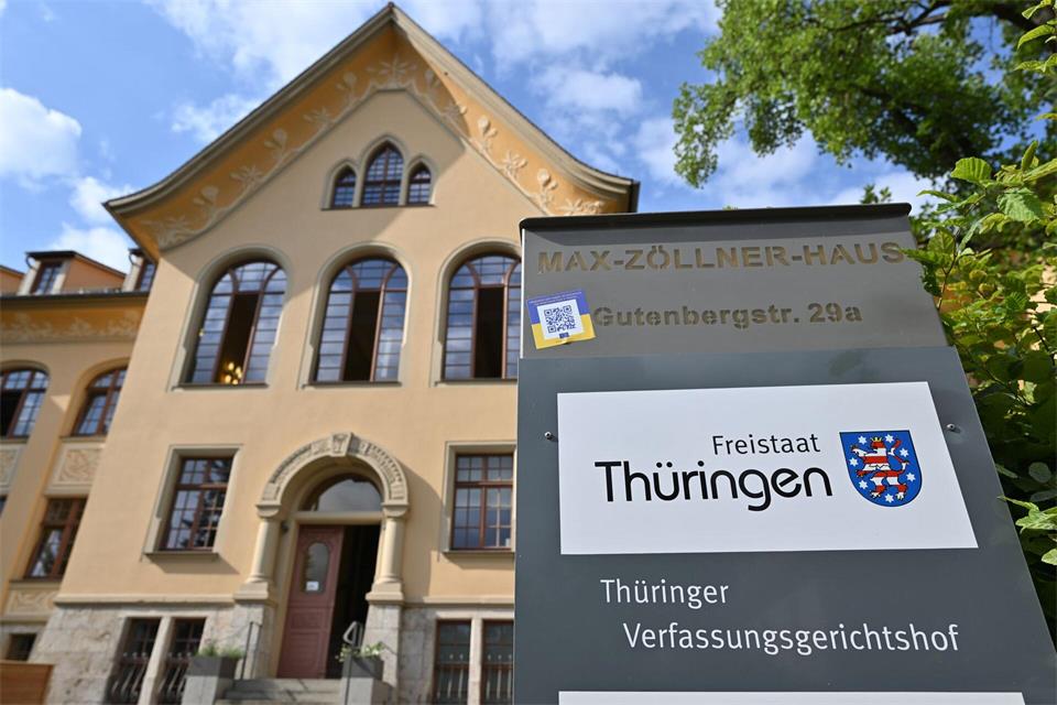 Der Thüringer Verfassungsgerichtshof beschäftigt sich mit Ordnungsrufen im Thüringer Landtag. (Archivbild) Martin Schutt/dpa