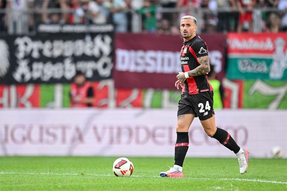 Der Titel in der Europa League ist das Ziel für Aleix García und sein Team. (Archivbild) Harry Langer/dpa