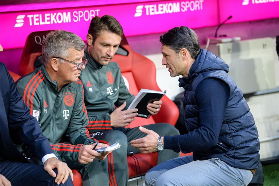 Der Tod seines ehemaligen Co-Trainers traf auch Niko Kovac (r.). (Archivbild)Matthias Balk/dpa