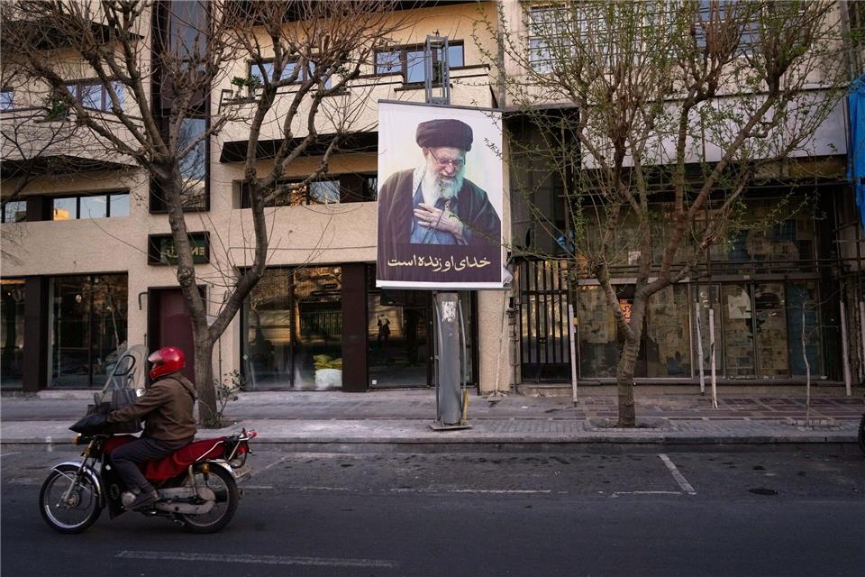 Der Tod von Ajatollah Ali Chamenei hat ein Machtvakuum ins Zentrum des Iran gerissen. (Archivbild)Vahid Salemi/AP/dpa