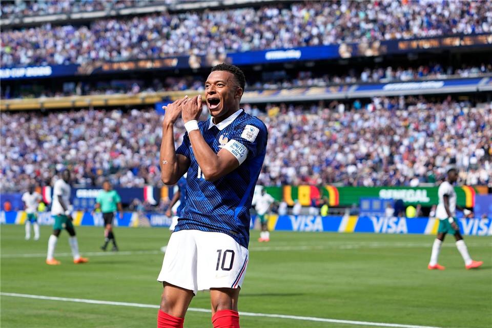 Der Topstar unter den vielen Stars der Franzosen: Kylian Mbappé.Frank Franklin II/AP/dpa