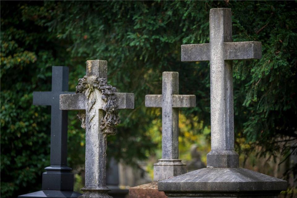 Der Totensonntag wird inzwischen offiziell Ewigkeitssonntag genannt. (Symbolbild)Peter Kneffel/dpa