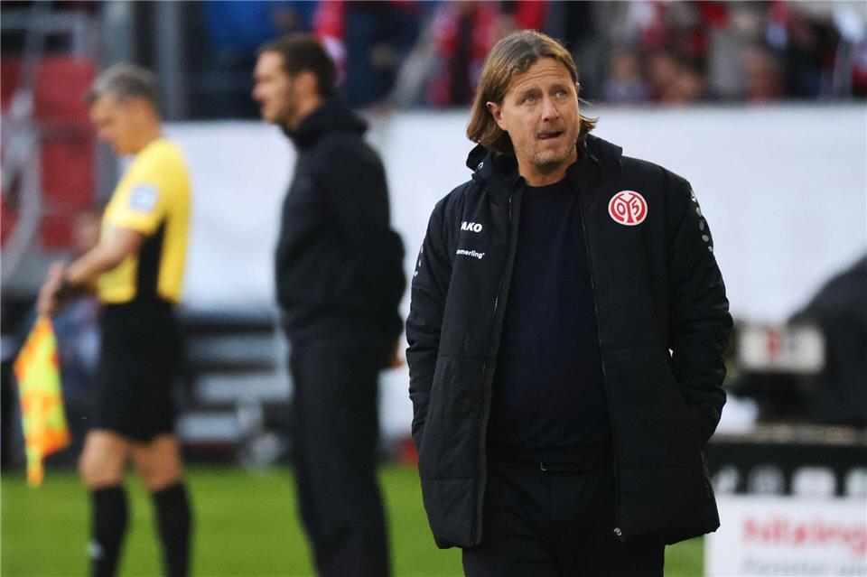 Der Trainer des FSV Mainz 05 verzichtet in dieser Saison auf ein Winter-Trainingslager.Philipp von Ditfurth/dpa
