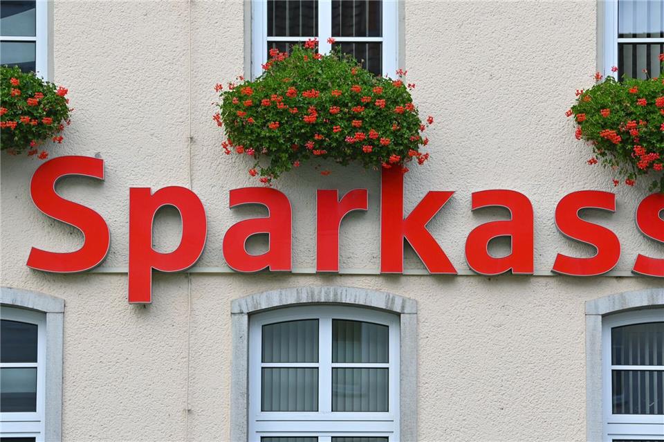 Der Transparenzbericht des Landes MV gibt Auskunft über die Vergütung des Führungspersonals in den Unternehmen mit Landesbeteiligung und in den Sparkassen.  (Symbolbild)  Patrick Pleul/dpa-Zentralbild/dpa