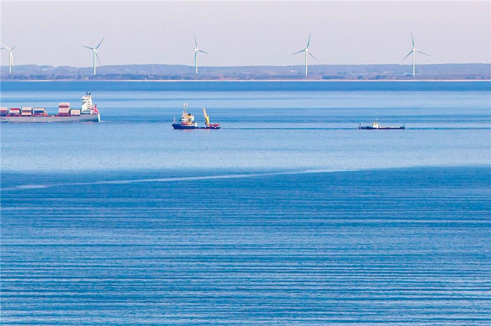 Der Transport um die Nordspitze Dänemarks herum durch das Skagerrak wird mehrere Tage dauern.Bodo Marks/dpa