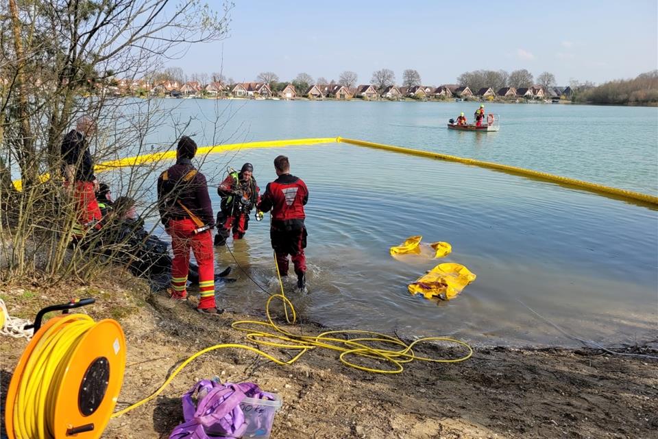 Der Trecker war in den See gerollt und komplett versunken.