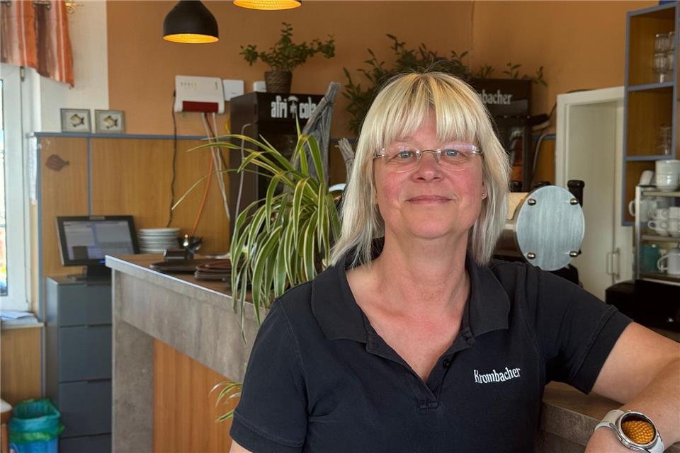 Der Trubel um den vor Poel gestrandeten Wal ist laut Kellnerin Mandy Hartung schlecht für das Geschäft.Christopher Hirsch/dpa