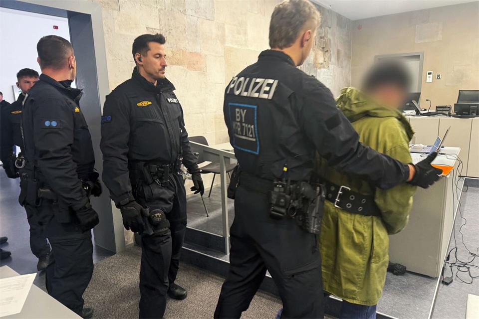 Der Türke steht nun erneute wegen versuchten Mordes vor Gericht. (Archivbild)Irena Güttel/dpa