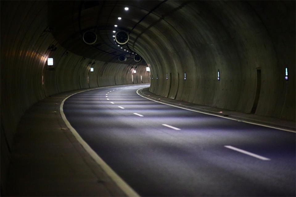 Der Tunnel war für die Übung mehrere Stunden gesperrt. (Symbolbild)Bodo Schackow/dpa-Zentralbild/dpa