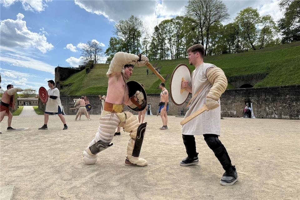 Der US-Amerikaner hat bis auf den Helm seine Ausrüstung selbst gefertigt. (Archivbild)Birgit Reichert/dpa