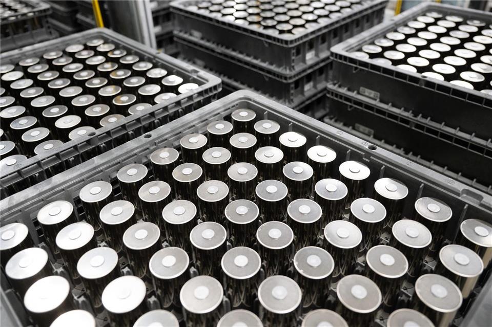 Der US-Elektroautobauer Tesla will den Weg für eine komplette Batteriefertigung im deutschen Werk in Grünheide ebnen. (Archivbild)Sebastian Gollnow/dpa