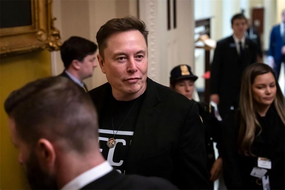 Der US-Tech-Milliardär Elon Musk wirft dem ukrainischen Militär vor, sein Satelliteninternet Starlink unerlaubt für militärische Angriffe auf russische Ziele genutzt zu haben. (Archivbild)Ben Curtis/AP/dpa