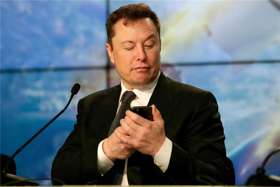 Der US-Unternehmer Elon Musk hatte die Plattform Twitter übernommen und zu X umbenannt. (Archivbild)John Raoux/AP/dpa