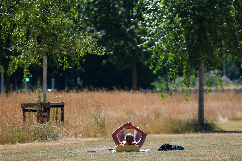 Der UV-Index ist hoch, daher sollte man sich schützen, sagt der DWD Christoph Reichwein/dpa