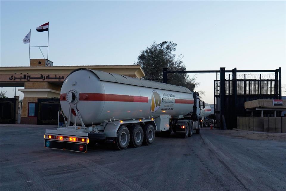 Der Übergang Rafah an der Grenze zu Ägypten ist wichtig für die Lieferung von Hilfsgütern und die Ausreise von Verletzten, die im Ausland behandelt werden sollen. (Archivbild)Mohammed Arafat/AP/dpa