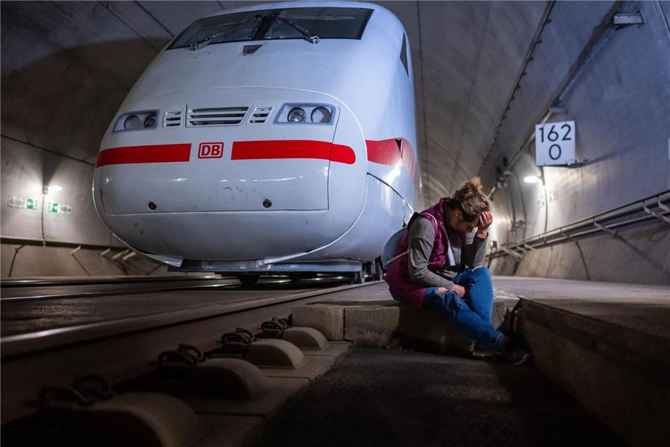 Der Übungseinsatz in dem Eisenbahntunnel fand am Samstag statt. Jacob Schröter/dpa