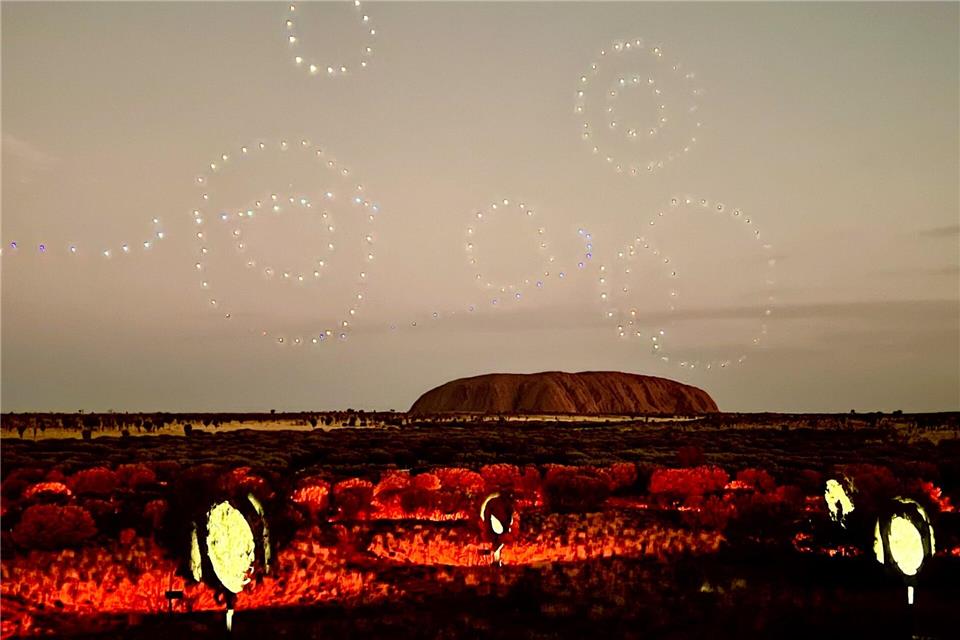Der Uluru gilt als eines der Wahrzeichen Australiens. (Archivbild)Carola Frentzen/dpa