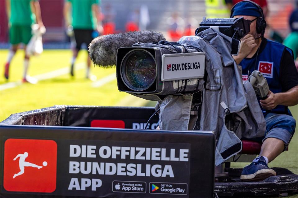 Der Umgang mit Stadionvloggern ist auch eine Rechtefrage. (Archivbild)Frank Hammerschmidt/dpa