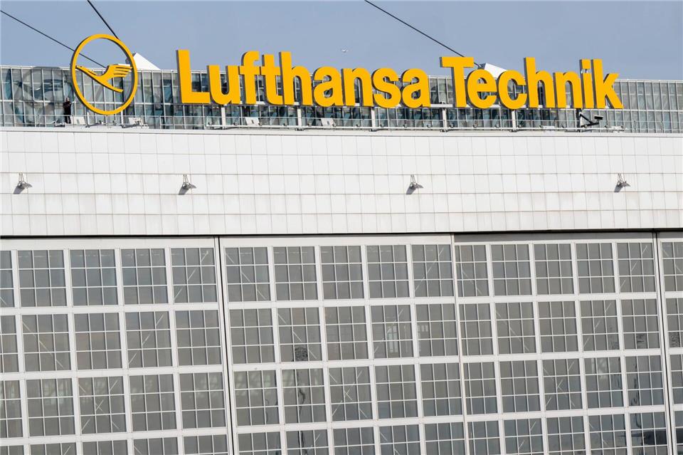 Der Umsatz der Lufthansa Technik ist im ersten Quartal gestiegen, der Gewinn jedoch gesunken. (Archivbild) Peter Kneffel/dpa
