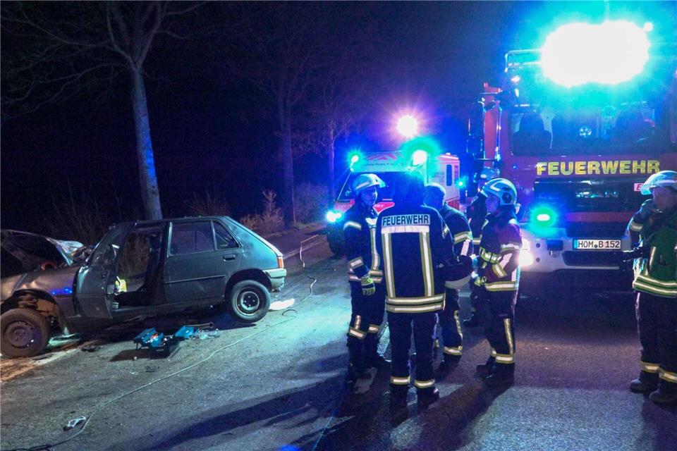 Der Unfall auf der L102 endete tödlich.Thorsten Kremers/dpa