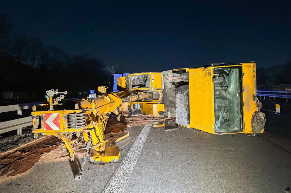 Der Unfall ereignete sich am Montagabend.Vincent Kempf/dpa