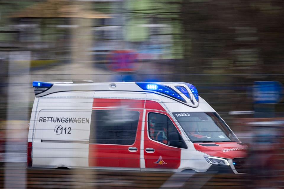 Der Unfall ereignete sich auf der Torgelower Straße in Richtung Stettiner Straße. (Symbolbild)Jens Büttner/dpa