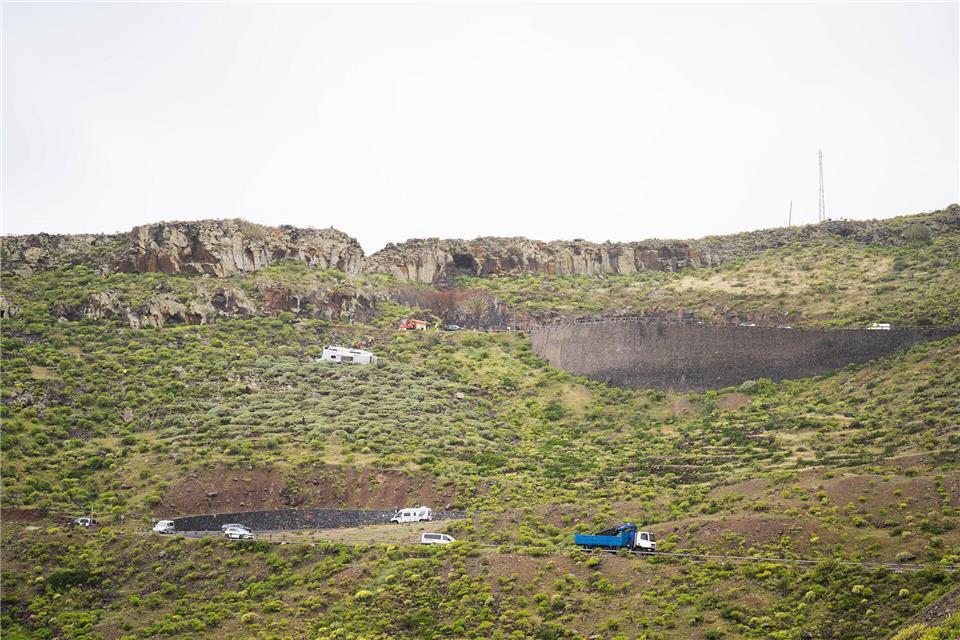 Der Unfall ereignete sich den amtlichen Angaben zufolge gegen 13.15 Uhr (Ortszeit, 14.15 MESZ) unweit der Inselhauptstadt San Sebastián de La Gomera.Europa Press Canarias/EUROPA PRESS/dpa